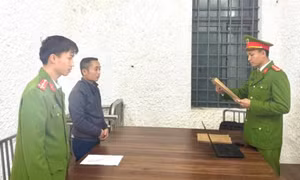 Khởi tố đối tượng tàng trữ hơn 10 kg pháo nổ