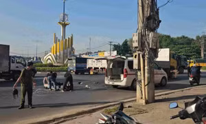 Tai nạn giữa xe tải và xe máy, đôi nam nữ thương vong ở TPHCM