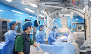  Những bác sĩ vừa "hồng", vừa "chuyên"