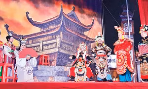 Lặng lẽ giữ tuồng