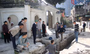 Phường Quang Hanh gấp rút khắc phục ngập lụt trong khu dân cư