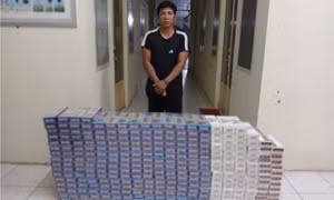 Bắt quả tang đối tượng vận chuyển hàng cấm bằng vỏ máy qua biên giới