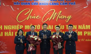 Hải quan cửa khẩu cảng Cẩm Phả thu 141 tỷ đồng ngân sách trong ngày đầu năm 2026
