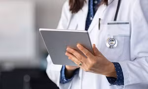 Chi phí y tế và nỗi lo “không báo trước” của các gia đình trẻ