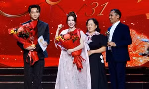 Hòa Minzy, Soobin, Mưa đỏ nhận giải Mai Vàng 2025