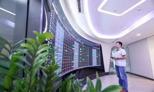 Chứng khoán chính thức vượt ngưỡng lịch sử 1.800 điểm