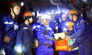 Bí thư Tỉnh ủy Quản Minh Cường thăm, động viên cán bộ, công nhân Than Mạo Khê