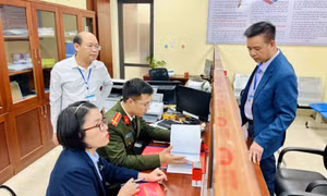 Giữ vững môi trường chính trị