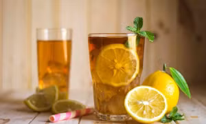 Uống trà xanh với chanh ngon, tốt nhưng 3 nhóm người nên thận trọng