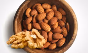 Đau xương khớp, người lao động nên ăn các loại hạt giàu protein
