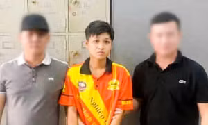 Giả trai để trốn truy nã sau khi trộm vàng người yêu đồng giới