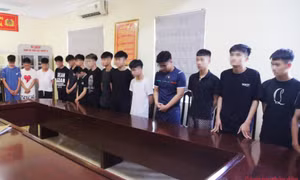 Nhóm trẻ trâu mang dao đi “cháy phố” rồi chém người