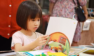 Văn học thiếu nhi nên 'chắp cho đứa trẻ những đôi cánh kỳ diệu'