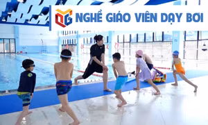 Nghề giáo viên dạy bơi