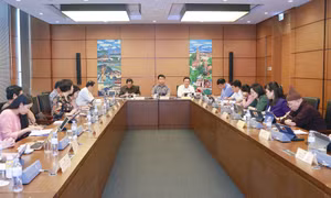 Quốc hội thảo luận tại tổ về dự án Luật Nhà ở (sửa đổi)