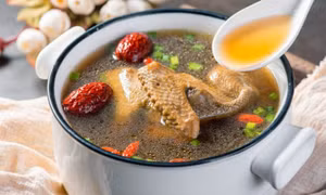Lý do chim bồ câu được mệnh danh bổ gấp 9 lần thịt gà và lưu ý khi dùng
