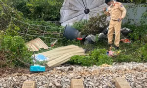 Nam thanh niên tử vong khi lái xe băng qua đường sắt