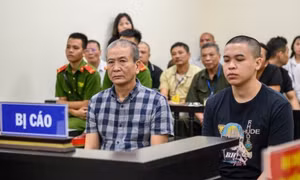 Hai cha con lĩnh 21 năm tù vì đánh chết thợ xây