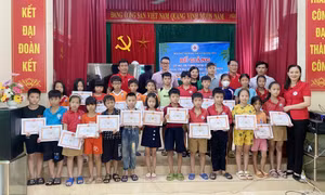 Bế giảng lớp học bơi miễn phí phòng chống đuối nước cho học sinh có hoàn cảnh khó khăn