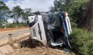 Xác định nguyên nhân vụ lật xe chở Câu lạc bộ Bóng đá Trẻ Quảng Nam