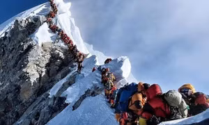 Nạn tắc đường tái diễn trên đỉnh Everest