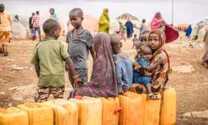 Somalia: Nghịch thiết bị nổ sót lại trên sân, 25 trẻ em thiệt mạng
