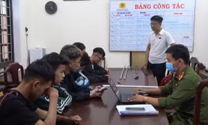2 nhóm thanh, thiếu niên mang dao, kiếm giải quyết mâu thuẫn
