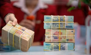 Lãi suất huy động tiếp tục giảm mạnh