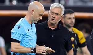 UEFA điều tra HLV Jose Mourinho sau cáo buộc xúc phạm trọng tài