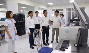 Đưa Quảng Ninh trở thành trung tâm khám chữa bệnh hàng đầu