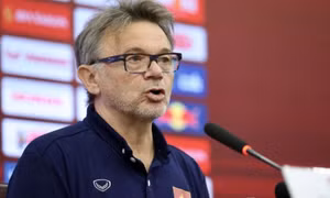 HLV Troussier: 'Quang Hải không xứng lên tuyển, nếu xét phong độ'