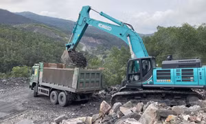 Đẩy nhanh việc tái sử dụng đất đá thải mỏ san lấp mặt bằng ở Đông Triều