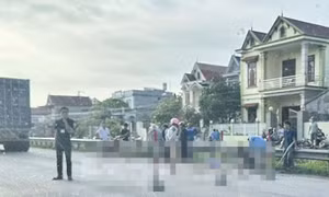 Va chạm ô tô đầu kéo, nữ sinh đi xe máy điện tử vong trên Quốc lộ 5