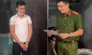 Bắt đối tượng cho nhiều người vay tiền với lãi suất "cắt cổ" 456%/năm