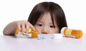 Nguy cơ ngộ độc thuốc khi trẻ nghỉ hè, cách nào phòng ngừa?