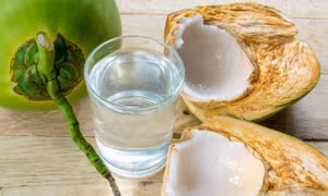 Nước dừa tốt nhưng không nên uống hằng ngày, vì sao?