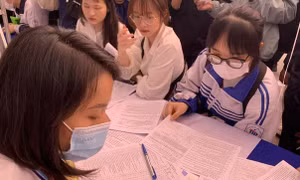 Tuyển sinh đại học 2023: Chênh lệch điểm chuẩn 
