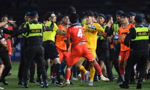 AFC tăng án phạt vụ hỗn chiến chung kết SEA Games 32