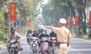 CSGT không được tùy tiện dừng xe, khám người vi phạm