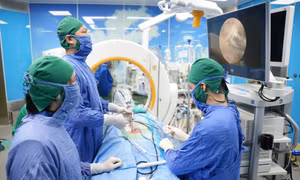 Phát triển kỹ thuật chuyên sâu trong phẫu thuật thần kinh cột sống, sọ não