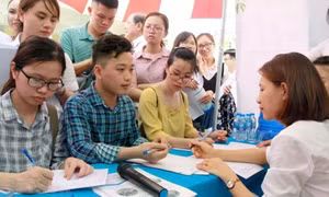 Tinh gọn bộ máy: Cần hỗ trợ thế nào cho người lao động sau khi thôi việc?