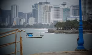 Tàu cá chìm trên biển Nha Trang, 2 người chết và mất tích