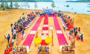 Đặc sắc lễ hội mở cửa biển ở Thanh Lân