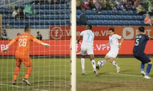 Nam Định tái chiếm đỉnh bảng V-League