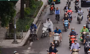 Dừng xe máy tại vị trí không cho phép có thể bị phạt tới 14 triệu đồng