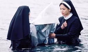 ‘Dark Nuns’: Song Hye Kyo chưa tỏa sáng