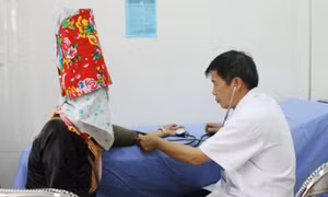 Những thầy thuốc của bản