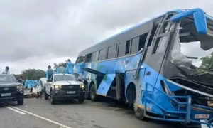 Zimbabwe: Xe buýt đâm trực diện xe tải chở magie khiến 24 người thiệt mạng