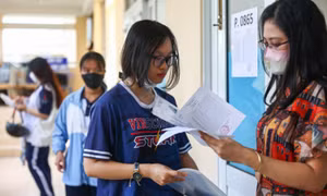 Trường học than khó nếu không được thu tiền dạy thêm