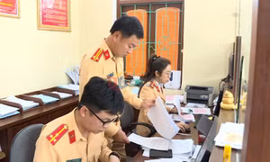 Tiếp tục phân cấp đăng ký xe ô tô về công an cấp xã sau khi không tổ chức công an cấp huyện